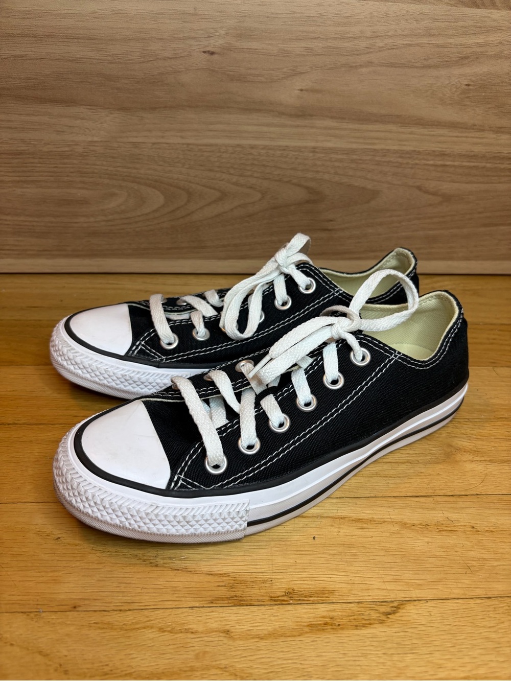 Converse Chuck Taylor Women's All Star Sneakers - Size 6.5